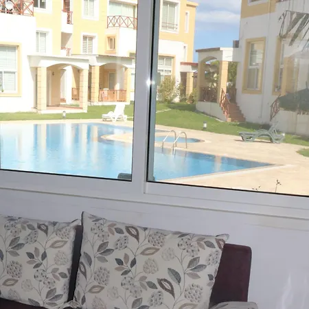 Comfort Pool House Contactless Check In & High Speed Wifi Semesterbostad