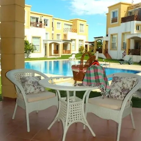 Comfort Pool House Contactless Check In & High Speed Wifi Hébergement de vacances *